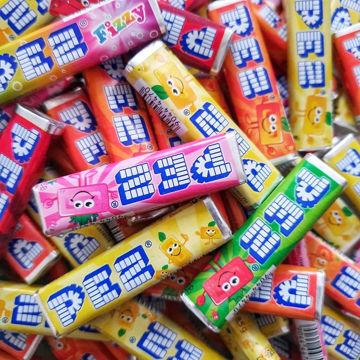 100 recharges de bonbons PEZ au goût de fruits : : Epicerie